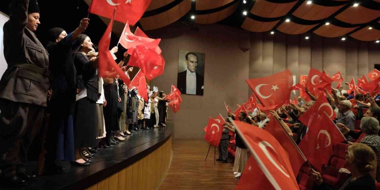 “Zamansız Kadınlar” tiyatral gösterisi sanatseverlerle buluştu