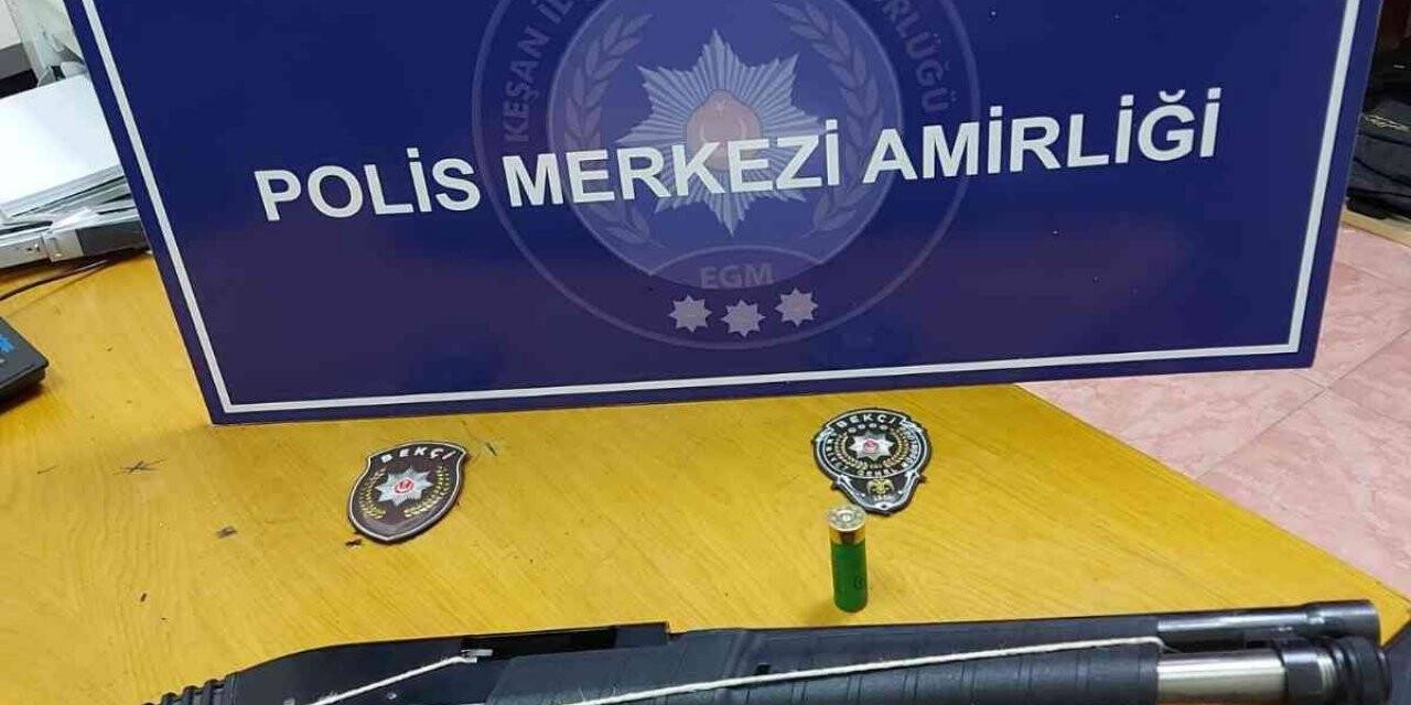 Pompalı tüfekle gezen çocuklar polise yakalandı