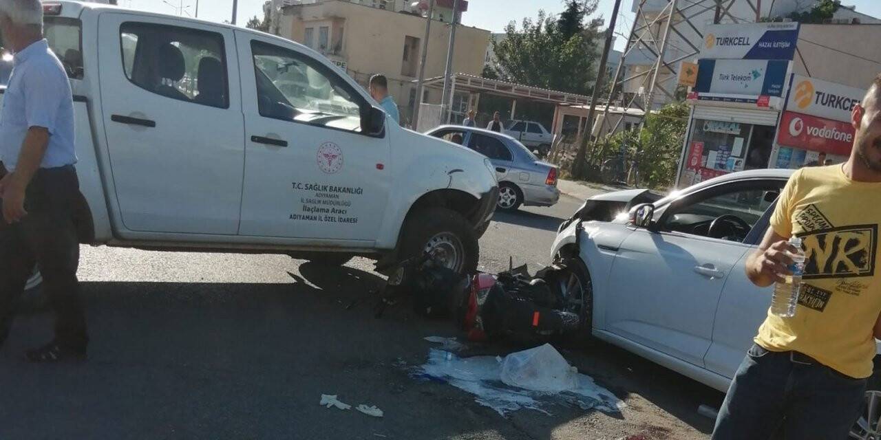İki araç ve motosikletin karıştığı kazada 1 kişi yaralandı