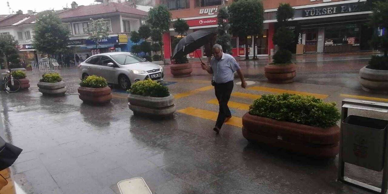 Bolu’da sağanak etkili oluyor