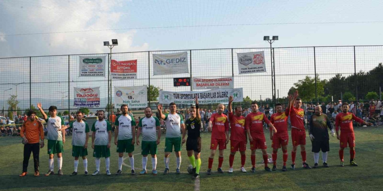 Gediz’de halı saha futbol turnuvası sona erdi