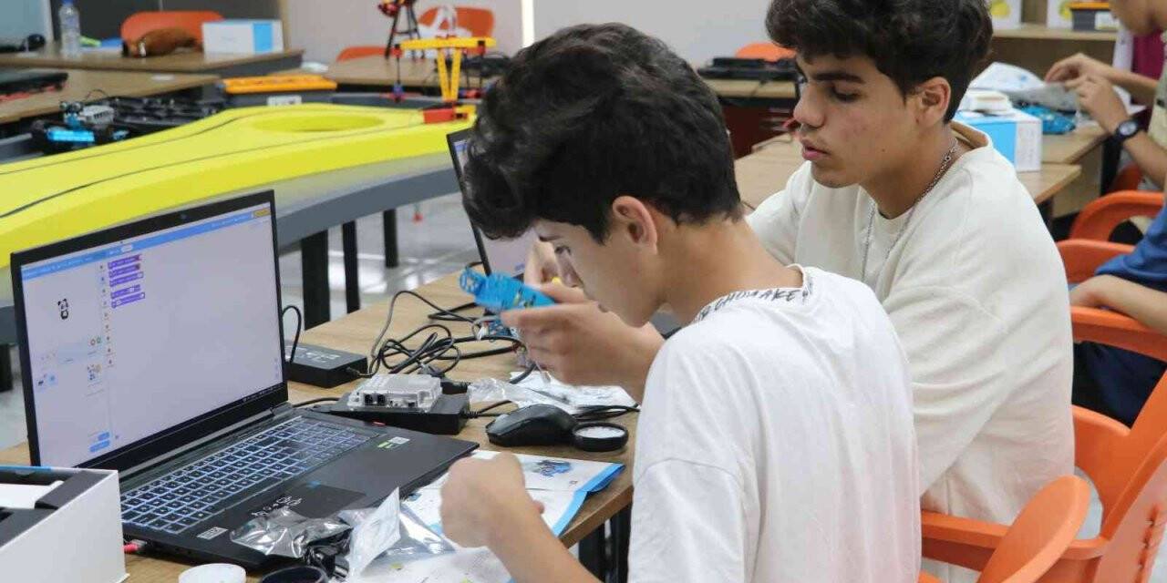 Karaköprü’de gençler robotik kodlama eğitimi alıyor