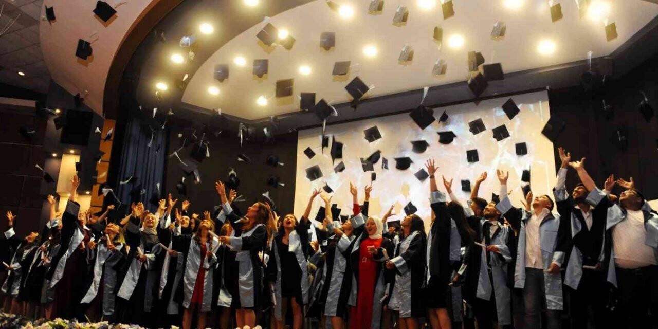 ADÜ Söke Sağlık Hizmetleri MYO’da mezuniyet töreni gerçekleştirildi