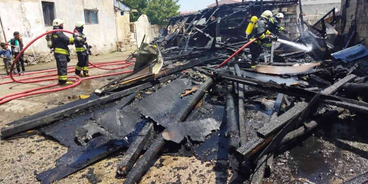 Ahırda çıkan yangın korkuttu