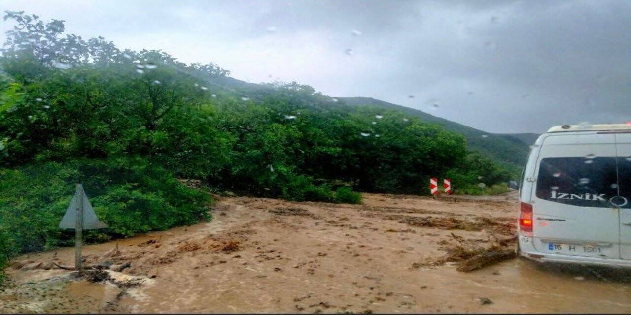 Sağanak yağış hayatı felç etti