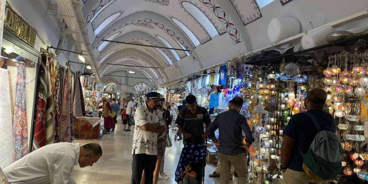 Suudi Arabistan’ın "Türkiye’ye seyahat yasağını kaldırma" kararı Kapalıçarşı esnafını sevindirdi