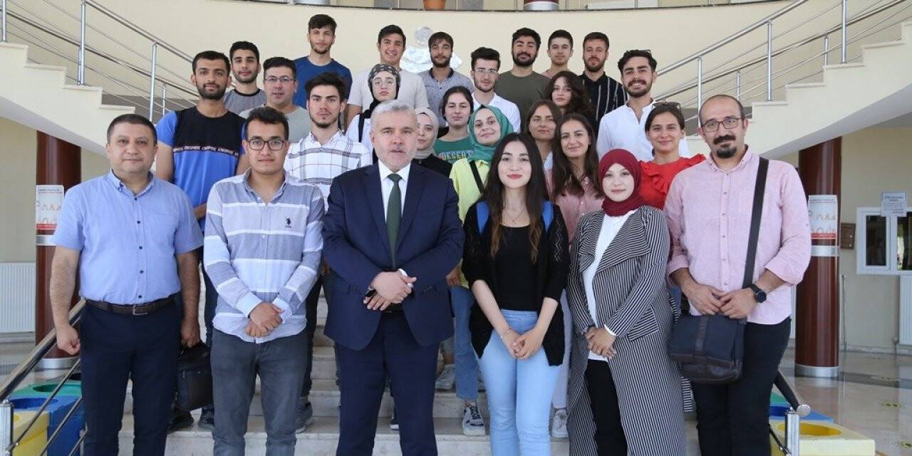 ASÜ Rektörü Şahin, “İşinizi aşkla yaparsanız yorulmazsınız”