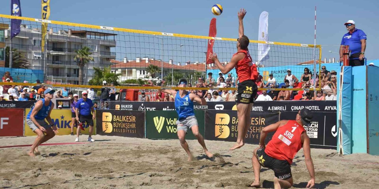 Balıkesir’de plaj voleybolu rüzgarı esiyor