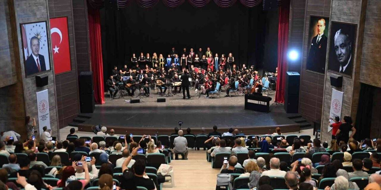 Süleymanpaşa Belediye Konservatuvarı yeni mezunlarını uğurladı