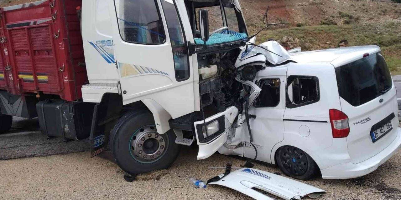 Eskişehir’de kamyon ve kamyonet çarpıştı: 1 ölü 1 yaralı