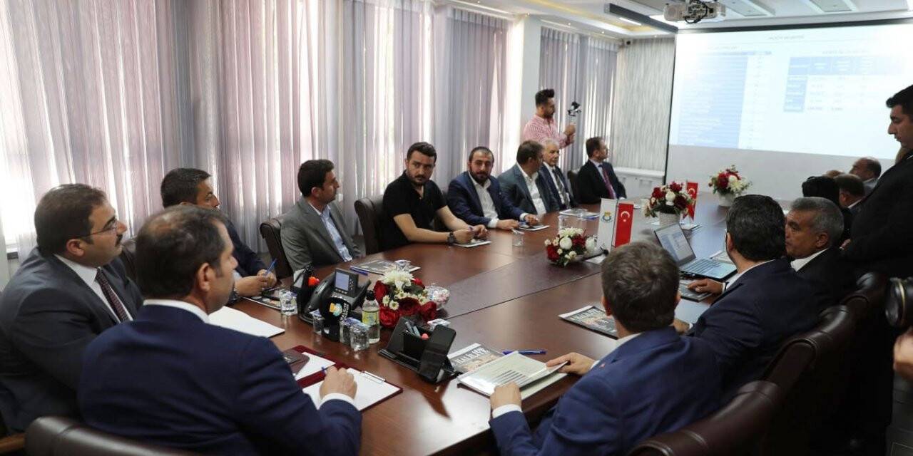 Vali Ayhan Canpolat’ı hizmetlerinden dolayı tebrik etti