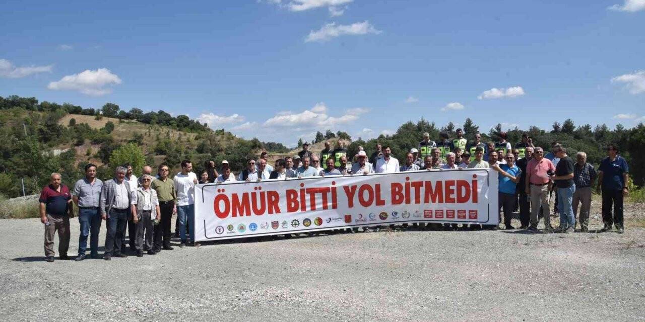 8 kişinin can verdiği ölüm yolunda STK’lar eylem yaptı