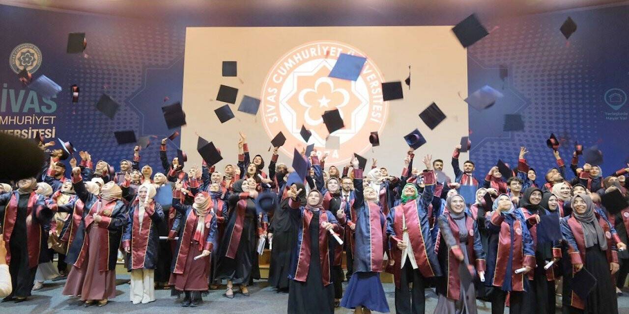 SCÜ’de mezuniyet coşkusu