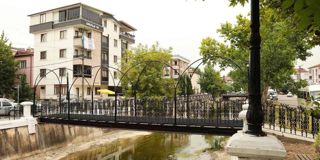 Yalova Belediyesi’nden Balaban Deresi’ne yaya köprüsü