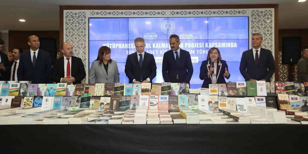 Bakan Özer: “Kütüphanelerdeki kitap sayısını 70 milyona çıkarmanın mutluluğunu yaşıyoruz”