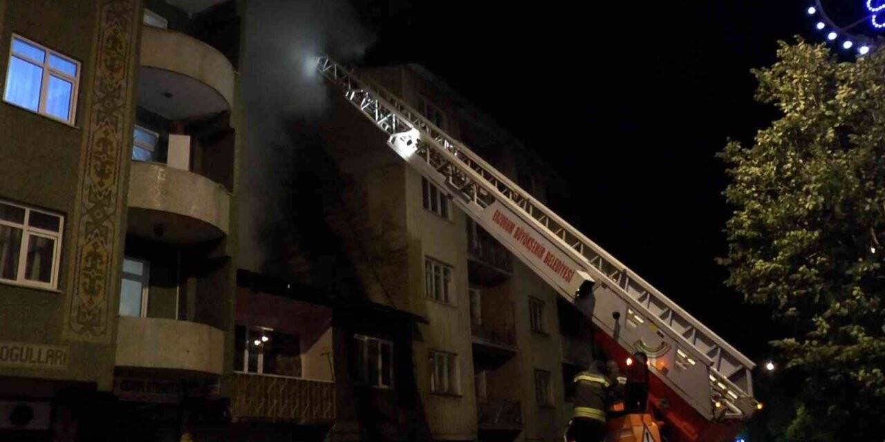 Metruk binada çıkan yangın çevredeki binalara sıçradı