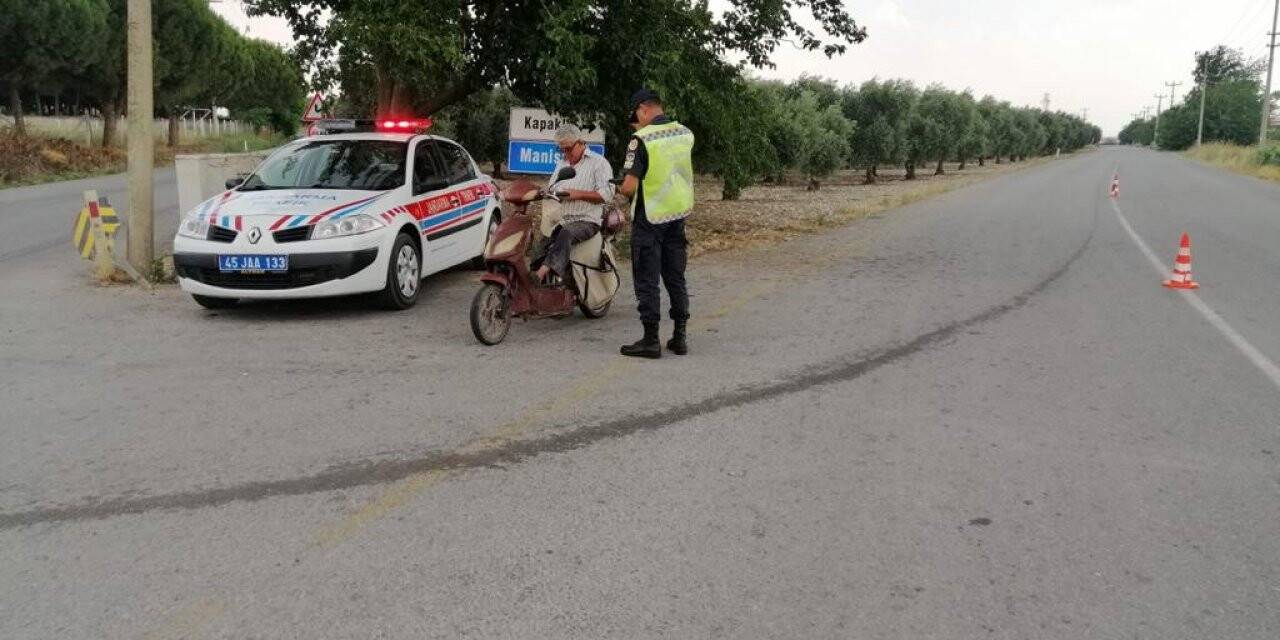 Manisa’da motosiklet sürücülerine ceza yağdı