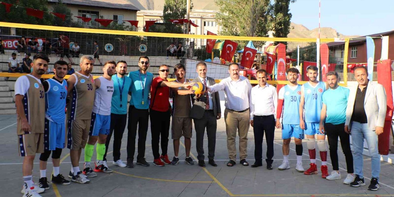 Hakkari’de ‘Sokak Voleybol Turnuvası’ başladı