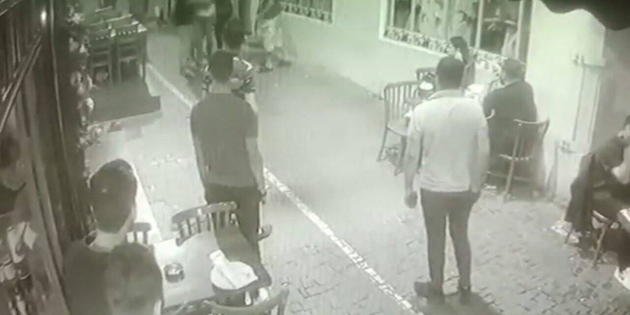 CHP’li Sezgin Tanrıkulu’nun oğlu ve yeğeninin yaralandığı bıçaklı kavga kamerada