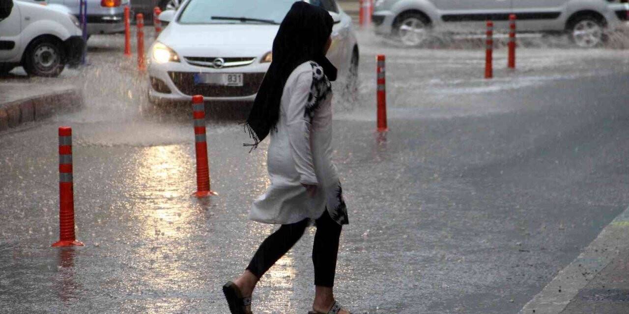 Doğu Anadolu’da gök gürültülü sağanak yağış