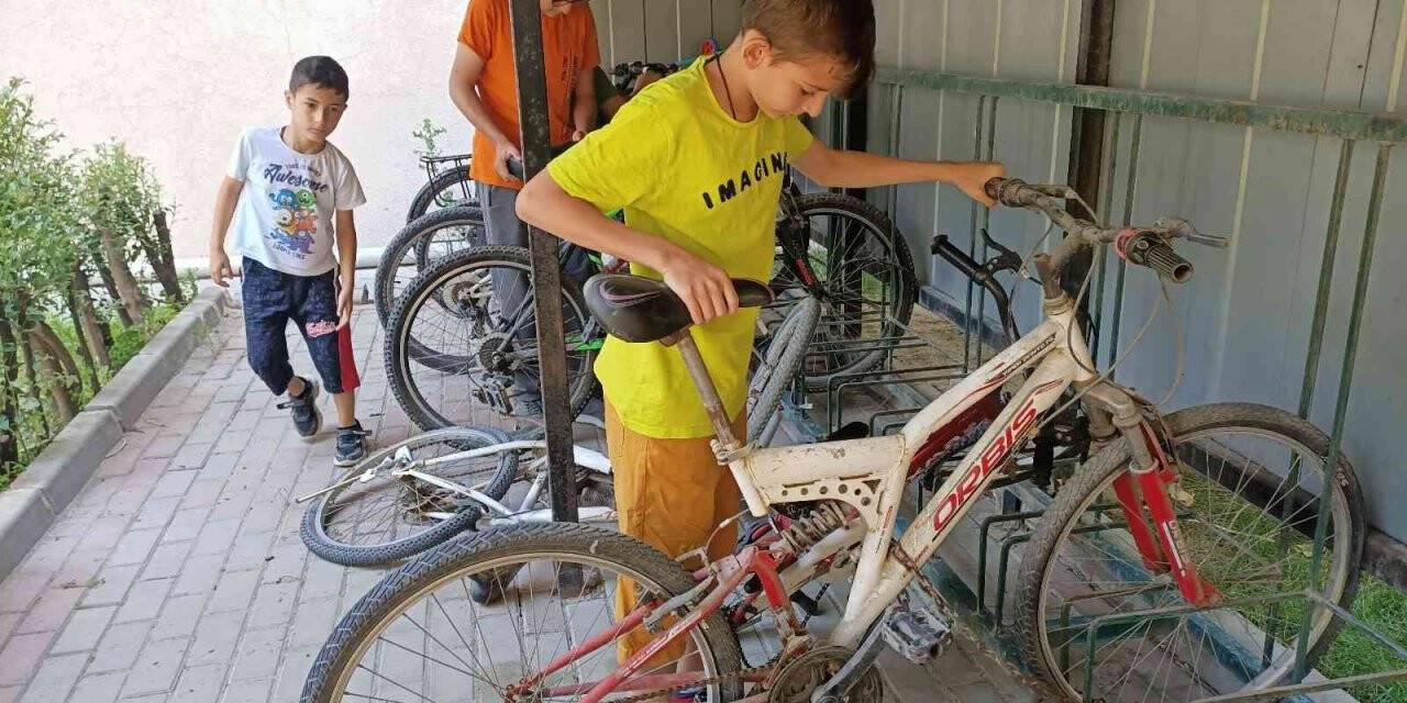 Beylikdüzü’nde bir siteden 30 bin TL değerinde  4 bisiklet çaldı