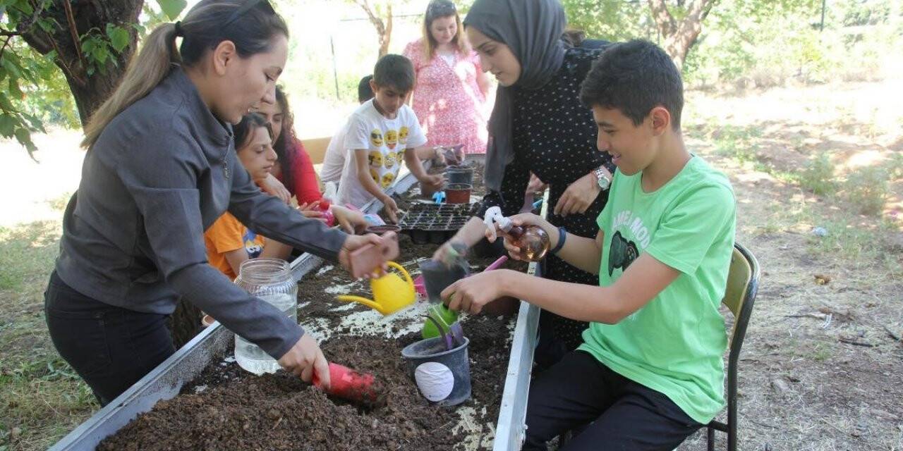 Engelli çocuklara bahçe terapisi