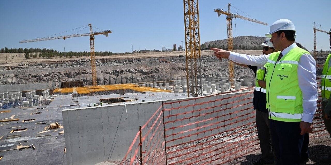 Vali Ayhan sağlık yatırımlarını inceledi