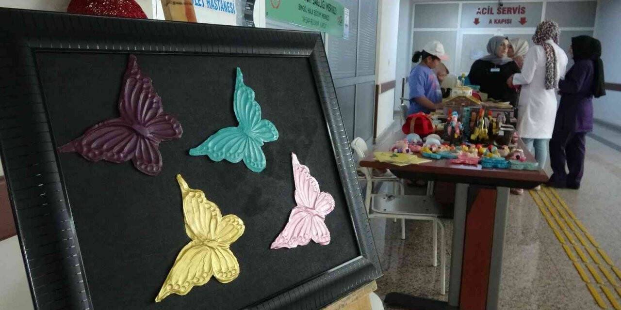 Toplum Ruh Sağlığı Merkezindeki danışanlar, çalışmalarını sergiledi
