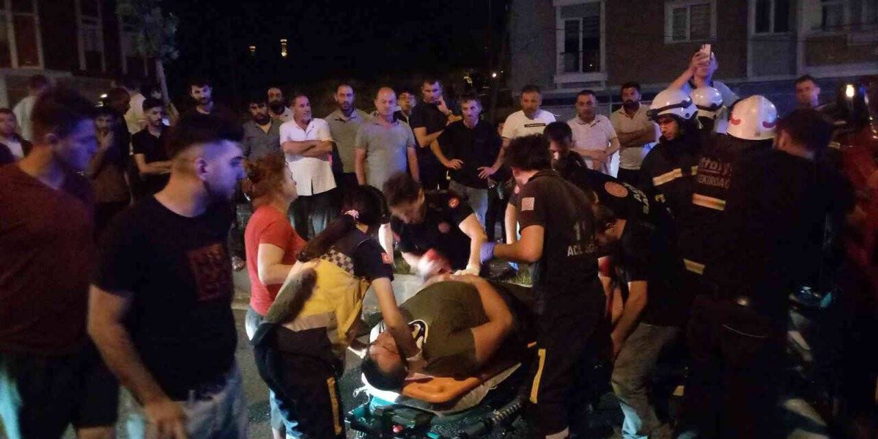 Ehliyetsiz genç izinsiz aldığı arabayla kaza yaptı, ortalık savaş alanına döndü