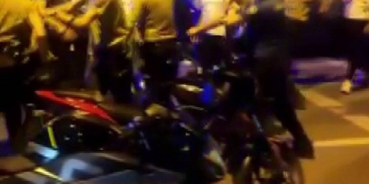 Kadıköy’de kaza sonrası yumruklar havada uçuştu