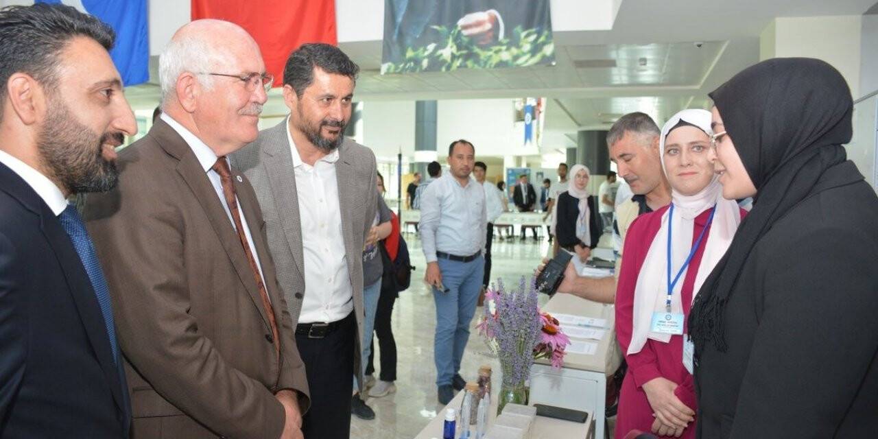 Uşak’ta ’Genç Nesiller Yarışıyor’ proje yarışmasında ödüller sahiplerini buldu