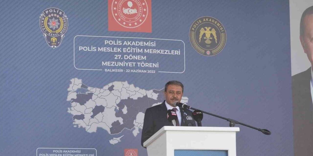 Bakan Soylu, orman yangın alanından polis okulu öğrencilerine seslendi