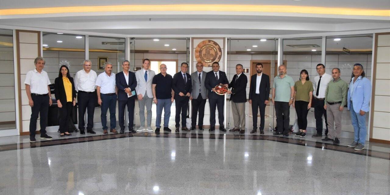 Başkan Sadıkoğlu: “İhracat ürünlerinde ’Malatya Kayısısı’ adının kullanılmasını rica ediyoruz”