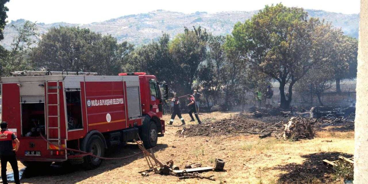 Marmaris yangınına Büyükşehir ekipleri de müdahale ediyor