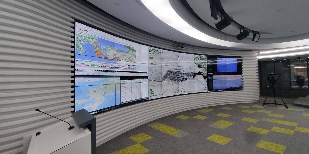 Yaşanan orman yangınları Yangın Yönetim Merkezinden takip ediliyor