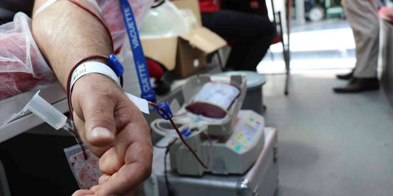 Yunusemre Belediye personelinde Kızılay’a kan bağışı