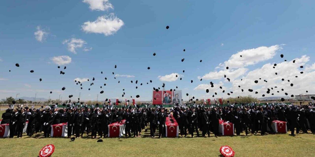 Şehit Önder Güzel POMEM 27. Dönem mezunlarını verdi