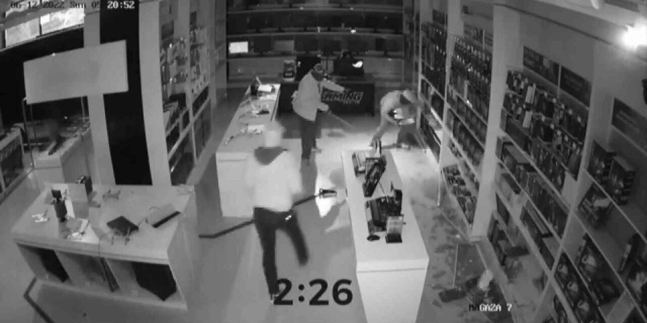Ümraniye’de teknoloji mağazasında 3 dakikada 3 milyonluk soygun kamerada