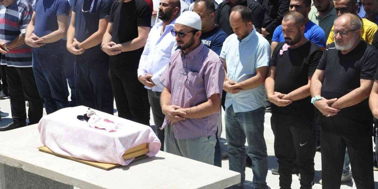 Hayatını kaybeden 8 aylık bebeğe en acı veda