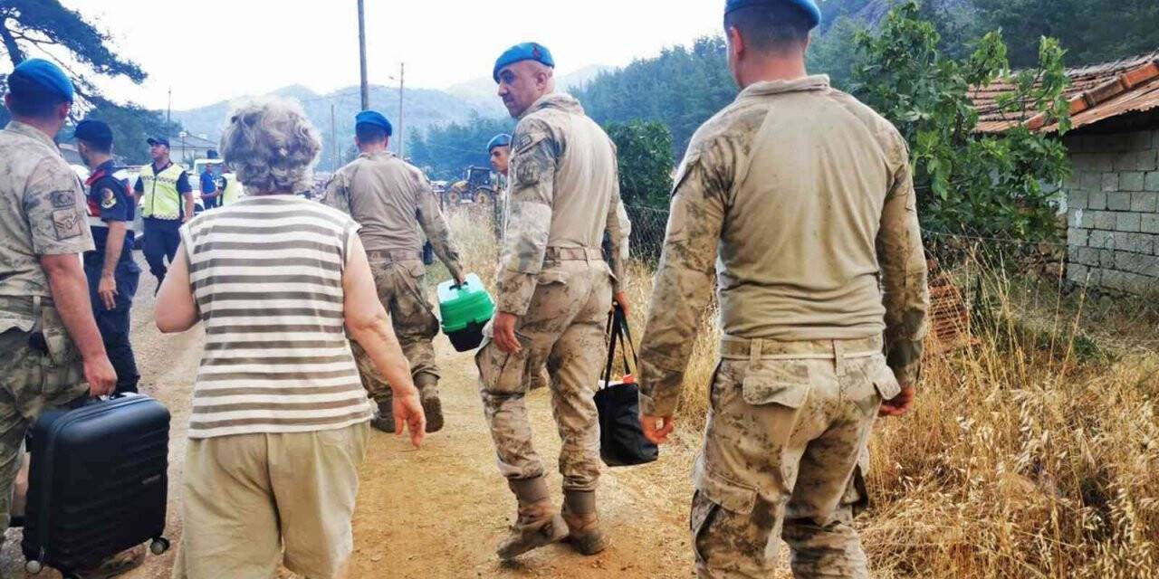 Marmaris yangınında tahliyeler başladı