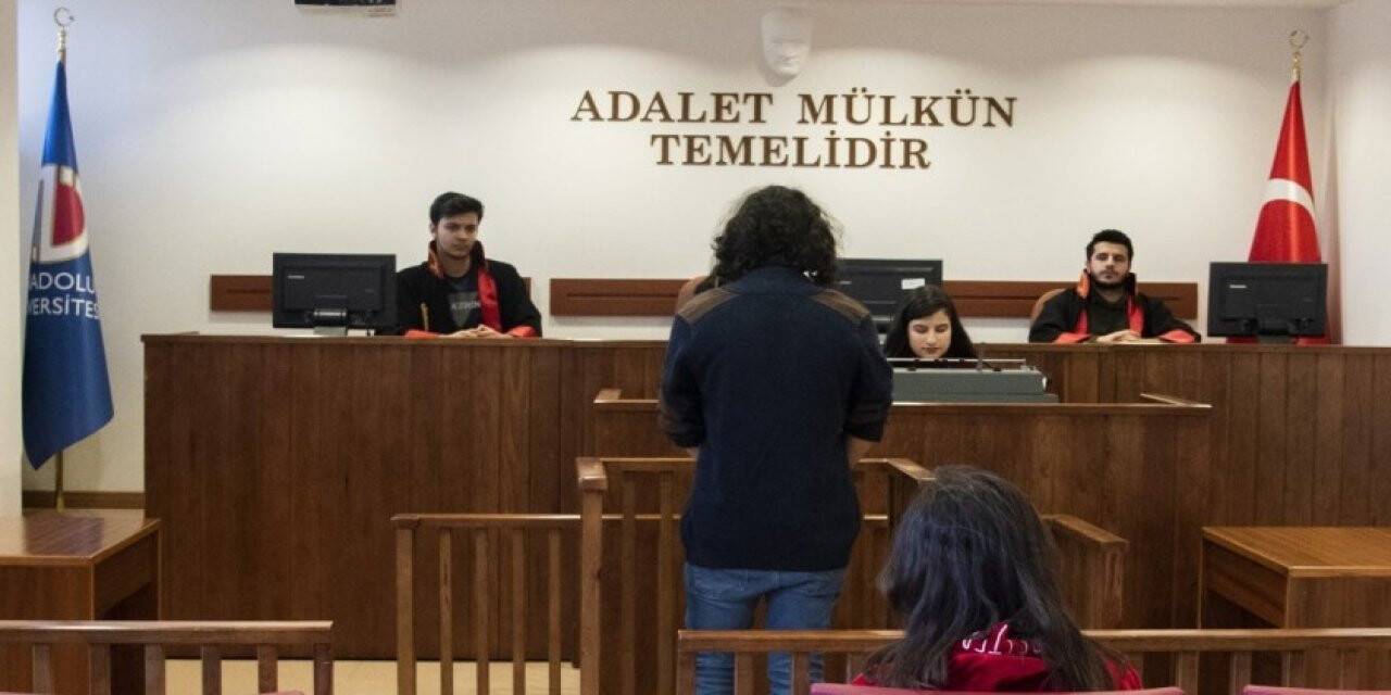 Anadolu Üniversitesi Hukuk Fakültesi Türk adalet sistemine nitelikli mezunlar kazandırıyor