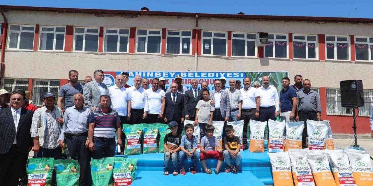 Şahinbey’de çiftçiye slajlık mısır desteği