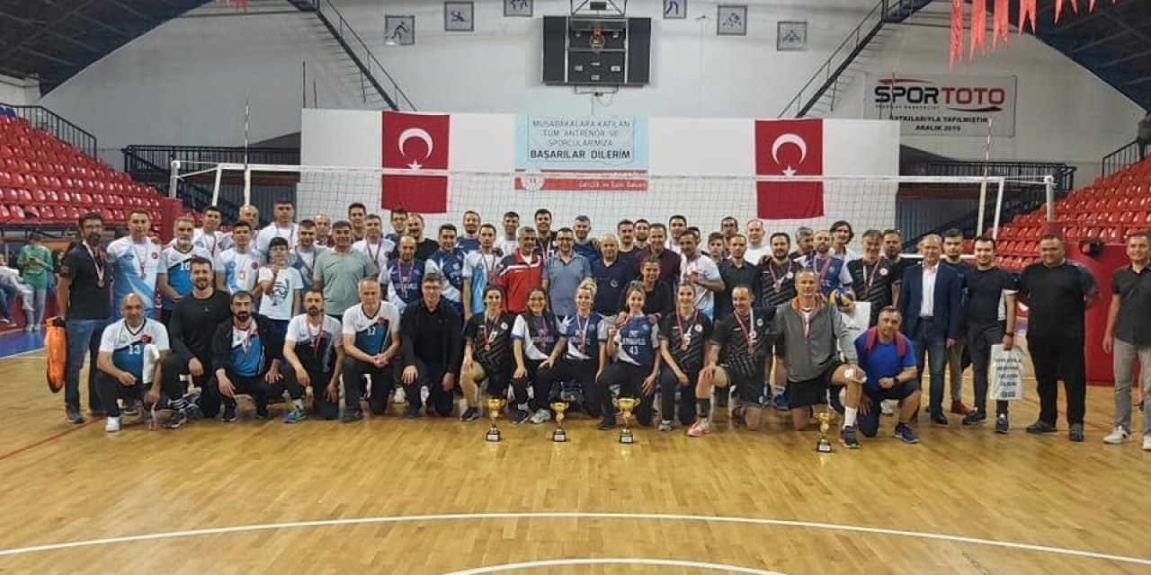 Kütahya’da kurumlar arası voleybol turnuvası