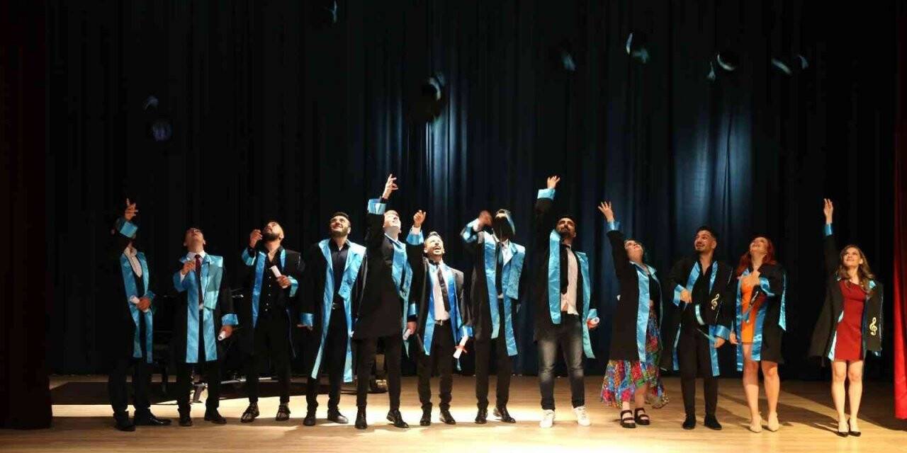 Devlet konservatuvarında mezuniyet senfonisi