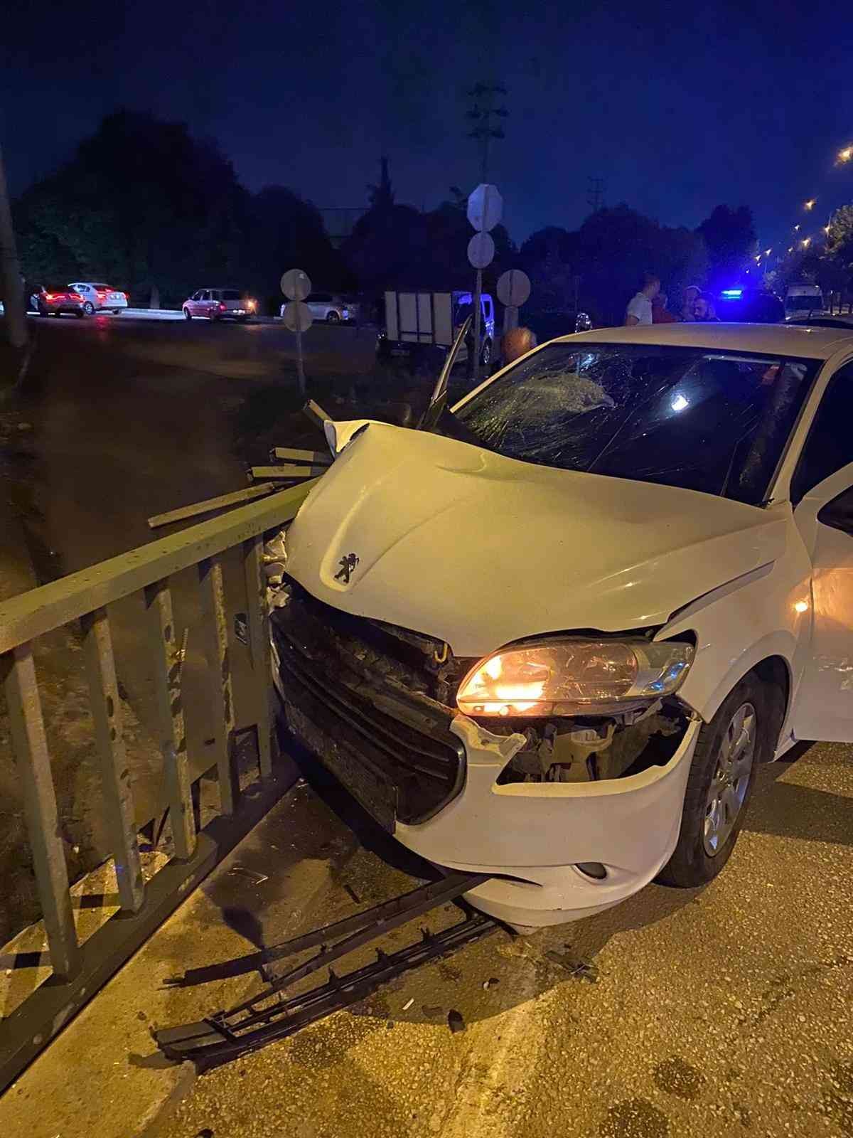 Bursa’da alkollü sürücü demir korkuluklara çarptı: 1 ölü, 1 yaralı