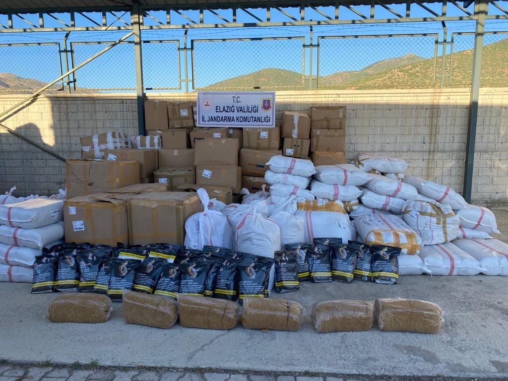 Elazığ’da 3,5 ton kaçak tütün ele geçirildi: 19 gözaltı