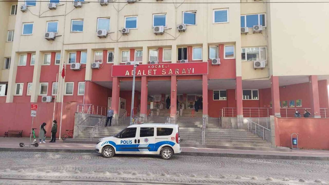 Uyuşturucu operasyonunda dövme yaptırırken yakalandı