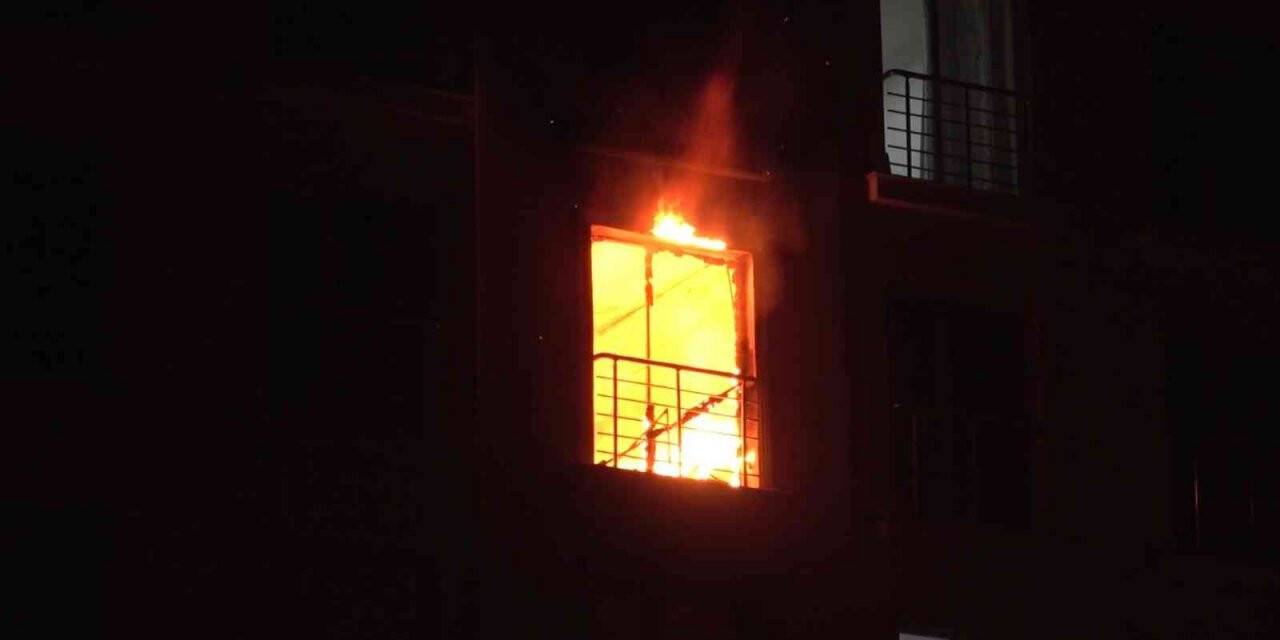 Kırıkkale’de korkutan yangın: Mahsur kalan vatandaş camdan atladı