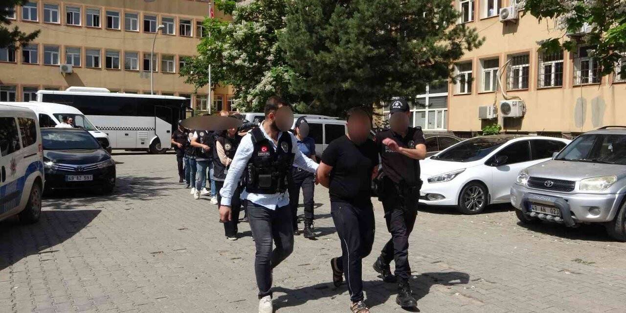 Eroini "Erol Abi’, metamfetamini ‘Metin Abi’ şifresiyle pazarlayan 4 torbacı tutuklandı