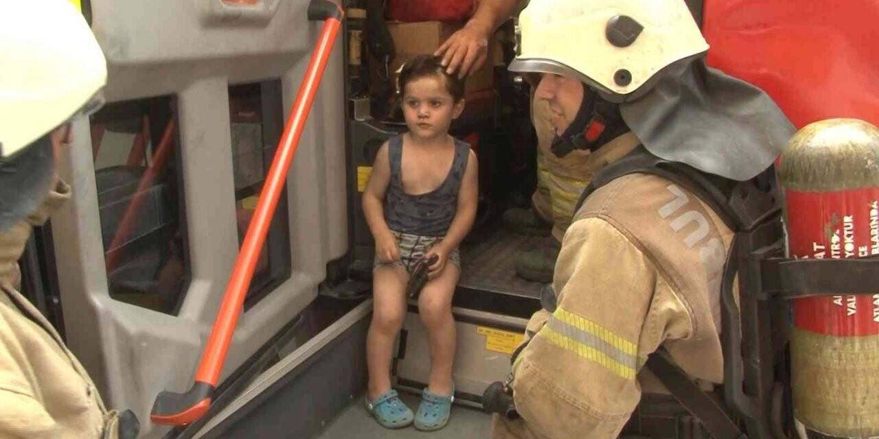 Küçük çocuk çakmakla oynarken yatağı yaktı